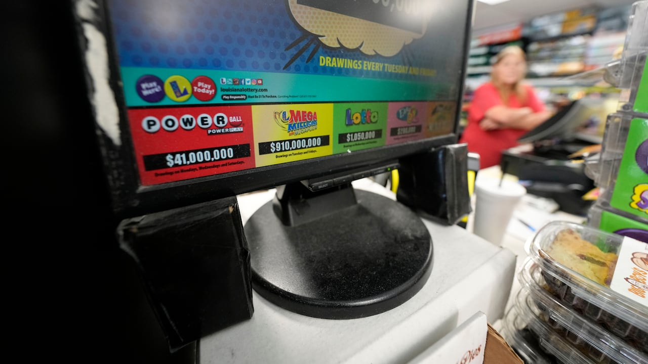 La lotería es uno de los sorteos con los que muchos buscan volverse millonarios de la noche a la mañana.