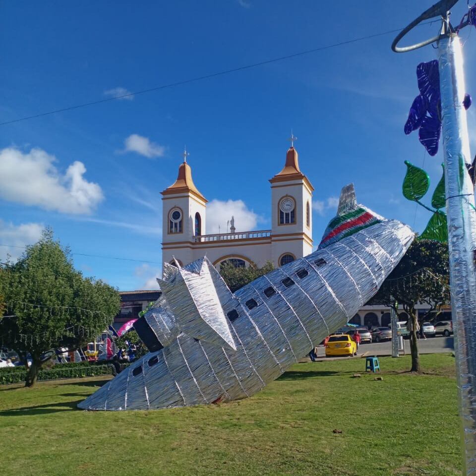 El Alcalde de La Unión (Antioquia), Edgar Alexander Osorio, anunció el retiro de la figura que hacía alusión al accidente de Chapecoense en 2016 en los alumbrados navideños del municipio.