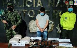 Según la Ficalía, alias Pingüino, sería el encargado de coordinar “el paso de los cargamentos de clorhidrato de cocaína por los ríos Guamuez, San Miguel y Putumayo, rumbo a Ecuador y Brasil.