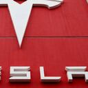 El logotipo del fabricante de automóviles Tesla.