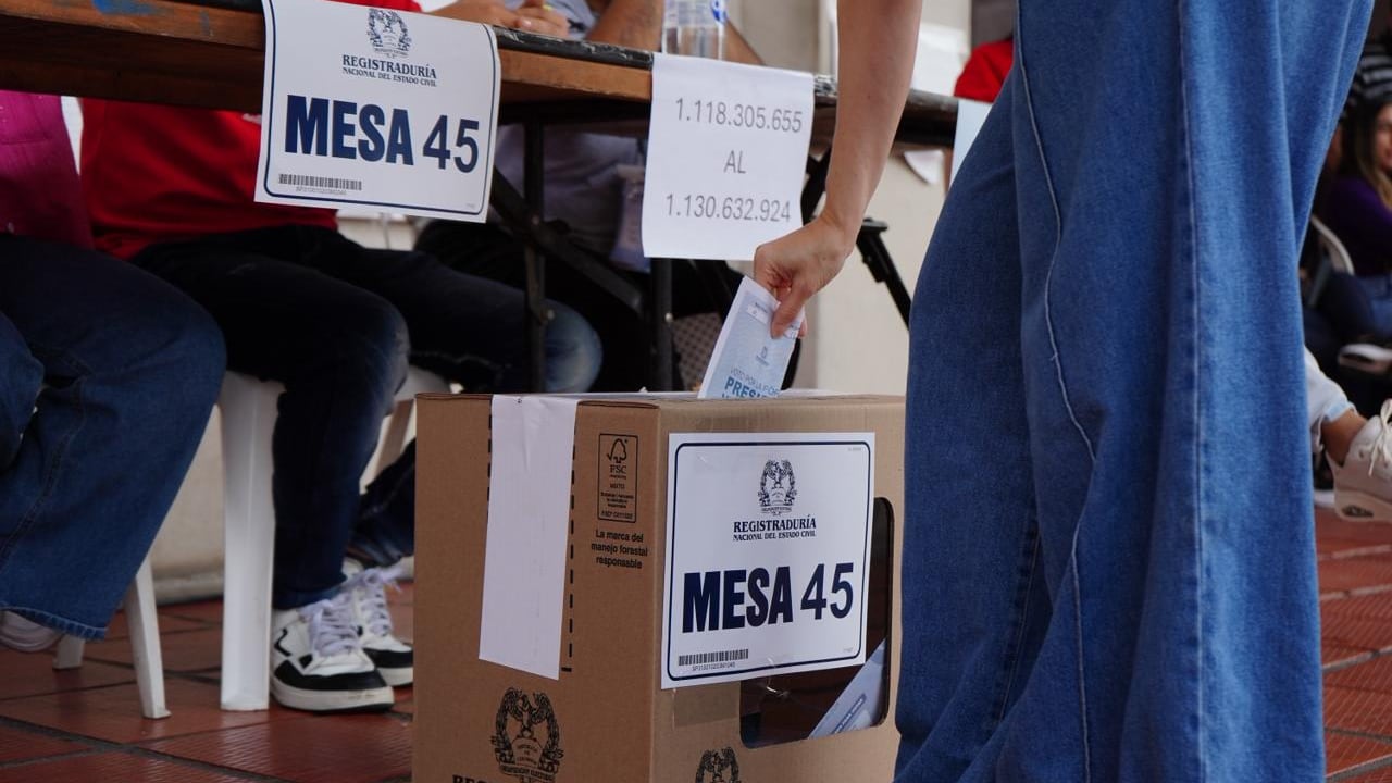 La normativa colombiana establece qué pasos seguir si hay un empate real en la segunda vuelta de las elecciones presidenciales.