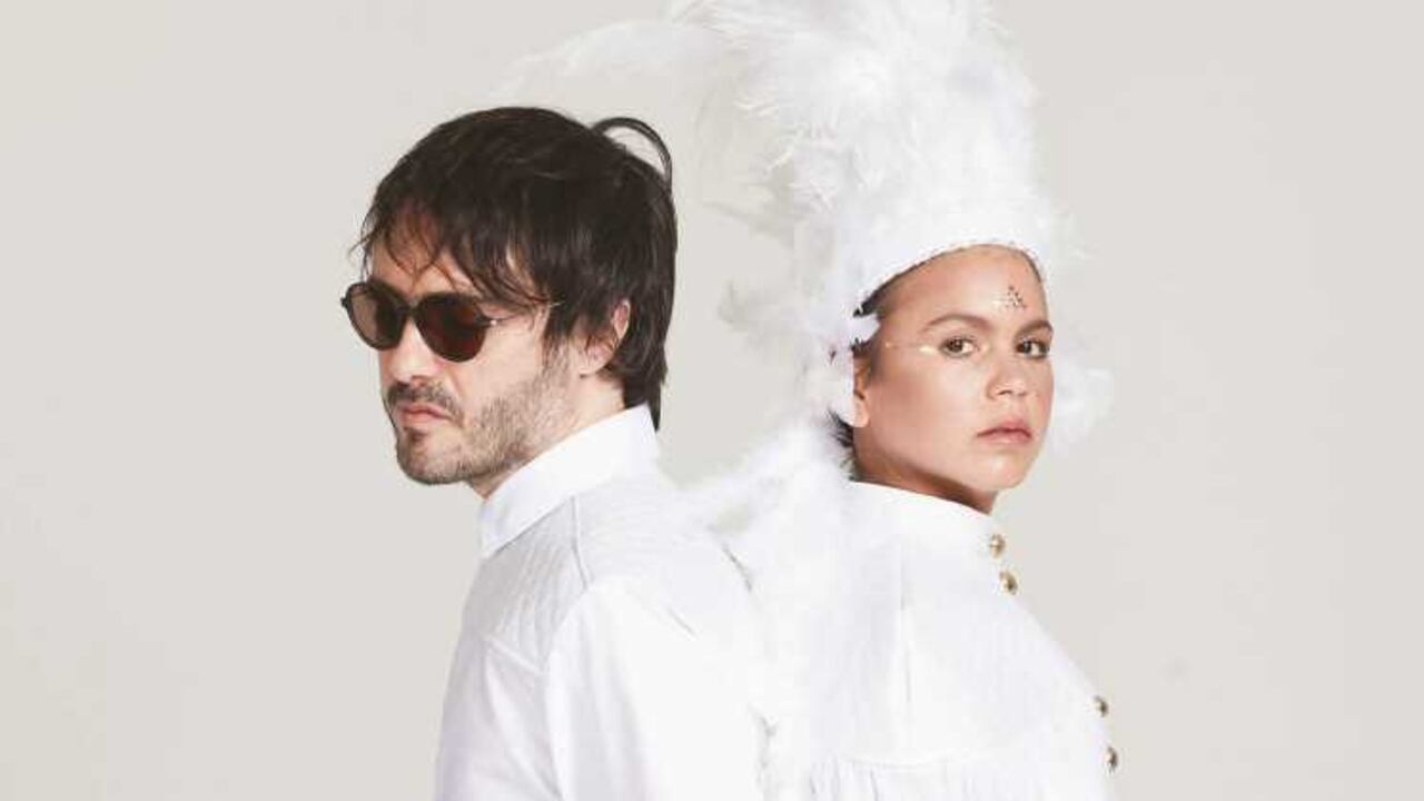 El grupo musical Bomba Estéreo ha desarrollado una exitosa carrera con su participación en shows en vivo y reconocidos festivales internacionales.