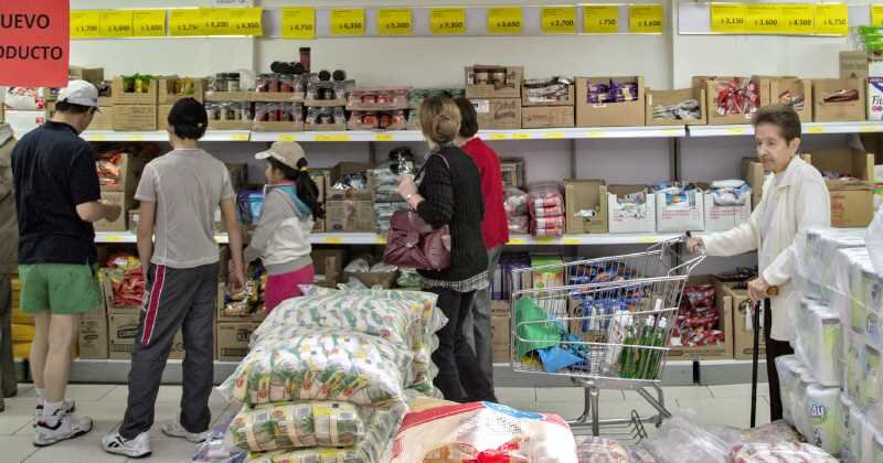 La marca de D1 cuenta con más de 2.000 tiendas en todo el país. Tiene más de 17 mil empleados, de los cuales, el 51 % son mujeres y el 49 %, hombres, según datos reportados por la empresa.