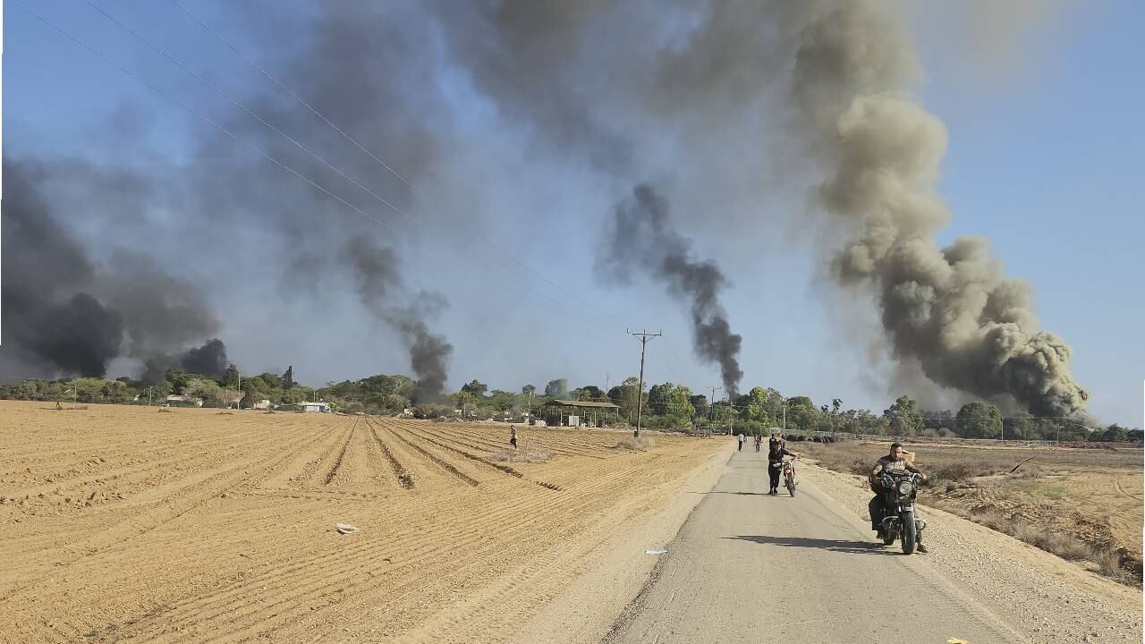 Imagen referencia de la guerra en Medio Oriente. Panorama cerca de la valla con la franja de Gaza el 7 de octubre de 2023.