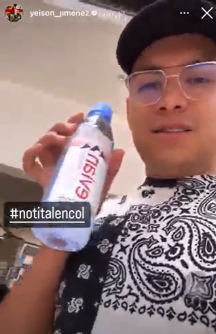 El cantante mostró la botella que le costó más de 20 mil pesos. Foto: Instagram @yeison_jimenez.