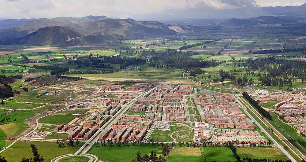 Para transformar la vivienda en Colombia también es clave contar con una infraestructura de soporte. Es decir, bibliotecas, museos y canchas deportivas.