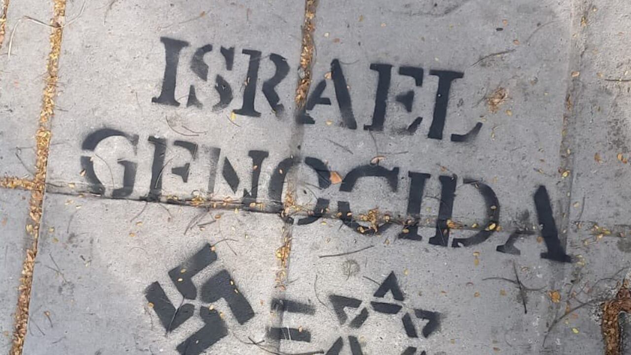 Esta sinagoga de Cali fue vandalizada este miércoles 27 de agosto.