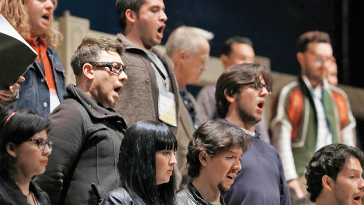 La ópera -según dice Alejandro Chacón- es el género musical con la mayor cantidad de adeptos en el mundo. Los fanáticos viajan de un país a otro para no perderse las funciones más importantes. También es el espectáculo más costoso. Por eso en la mayoría de países la ópera es financiada por el Estado.