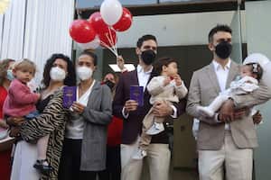 En Chile se celebró este 10 de marzo el primer matrimonio entre parejas del mismon sexo. Foto: SEBASTIAN BELTRAN GAETE/AGENCIAUNO CHILE