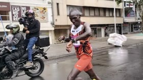 Erick Sang, ganador de la Media Maratón de Bogotá 2026.