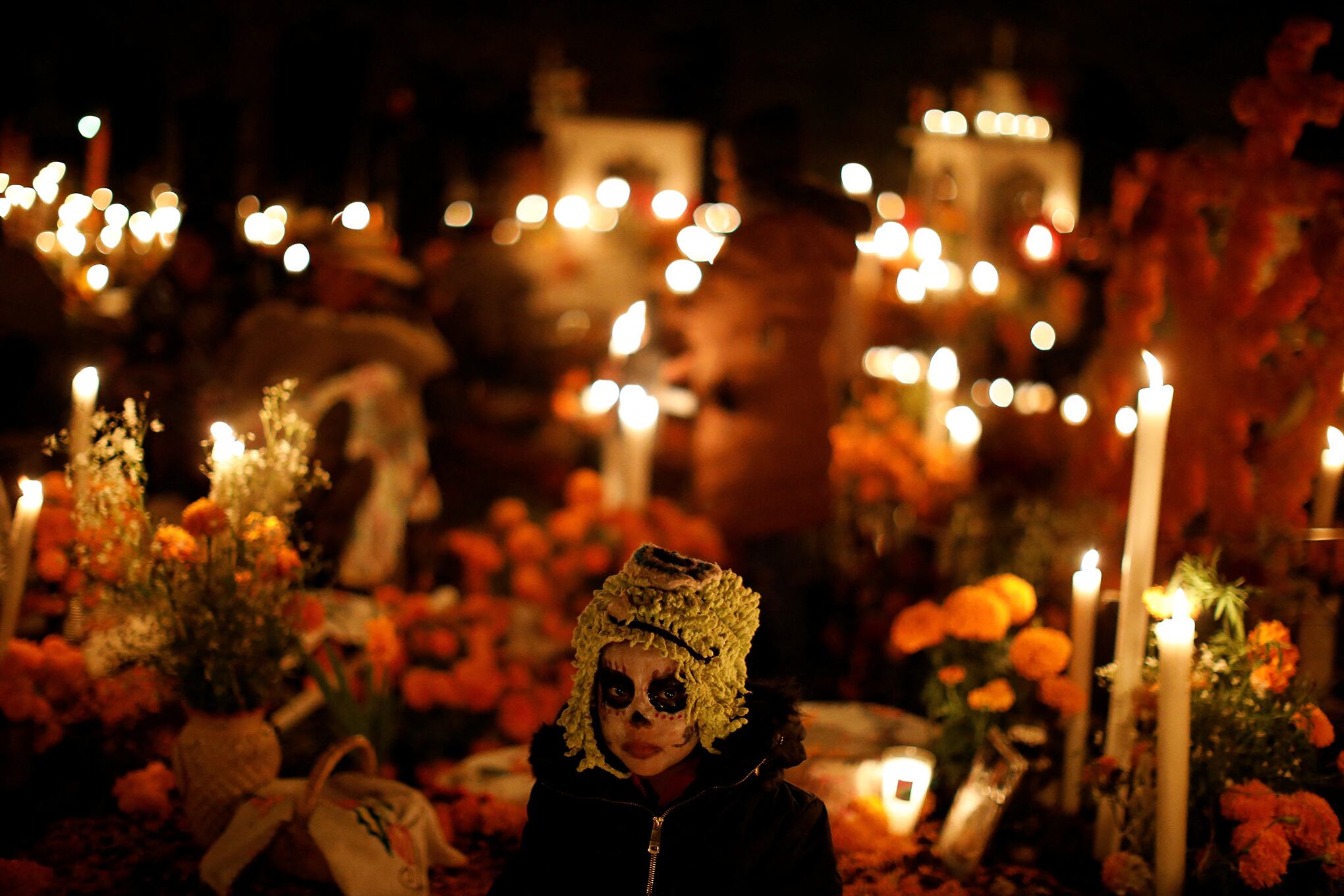 En imágenes : Familias mexicanas se reúnen en cementerios para celebrar el Día de Muertos