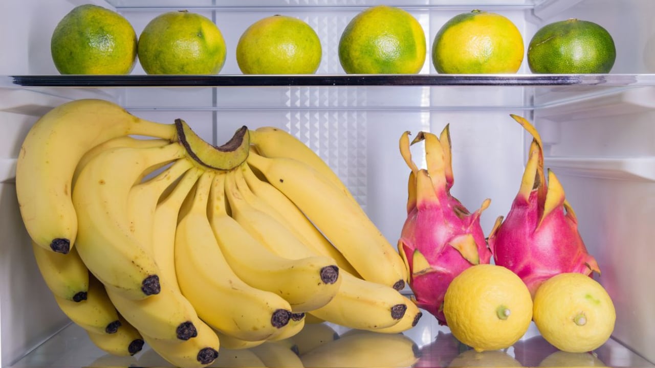 Así se deben guardar los bananos en la nevera.