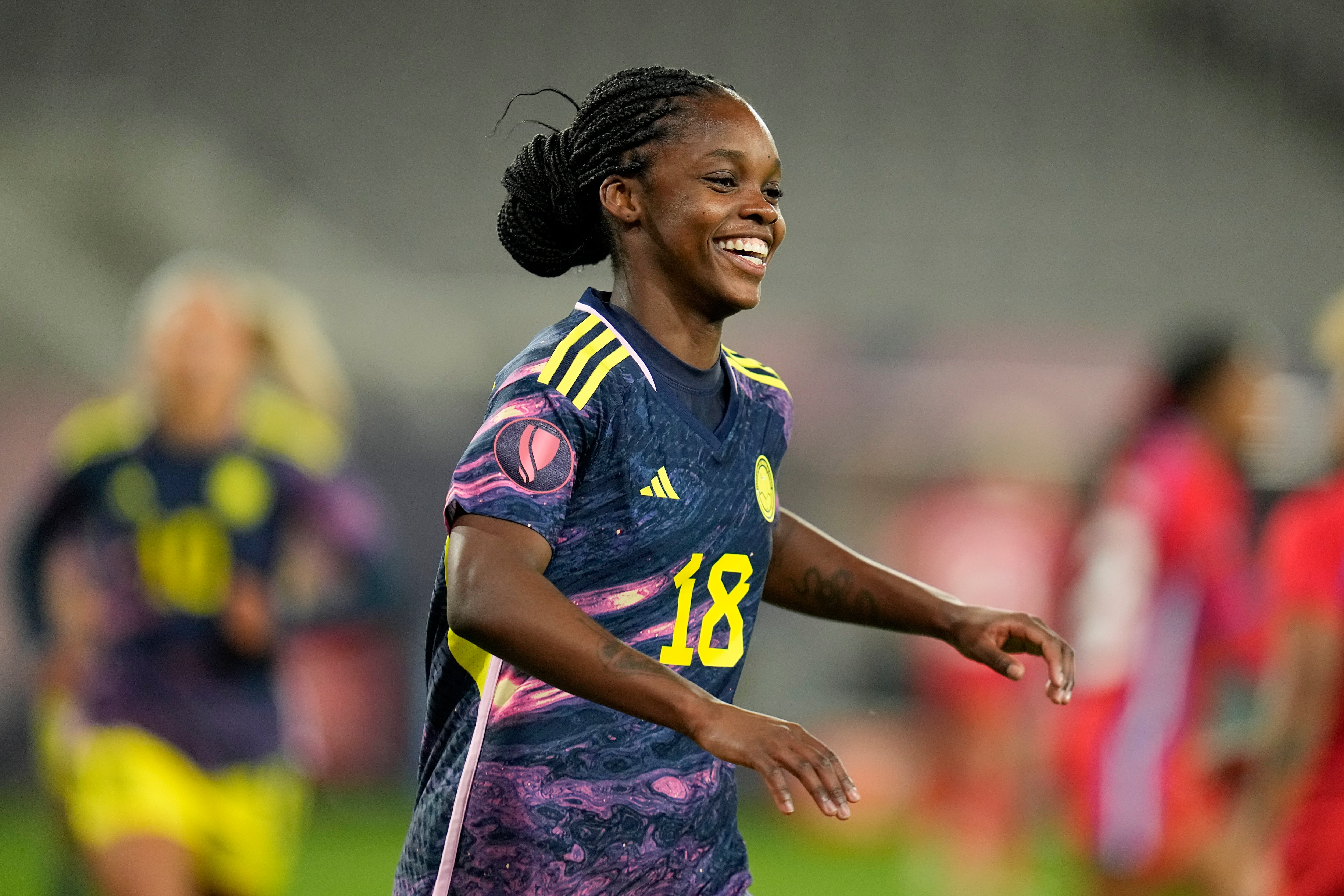 Linda Caicedo de Colombia celebra después de anotar un gol contra Panamá durante la segunda mitad de un partido del torneo de fútbol femenino de la Copa Oro de la CONCACAF, el miércoles 21 de febrero de 2024, en San Diego. (Foto AP/Gregory Bull)