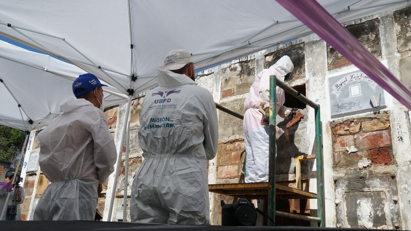 Unidad de Búsqueda recupera 21 cuerpos en cementerio de Bucaramanga; corresponderían a personas desaparecidas tras la Operación Berlín