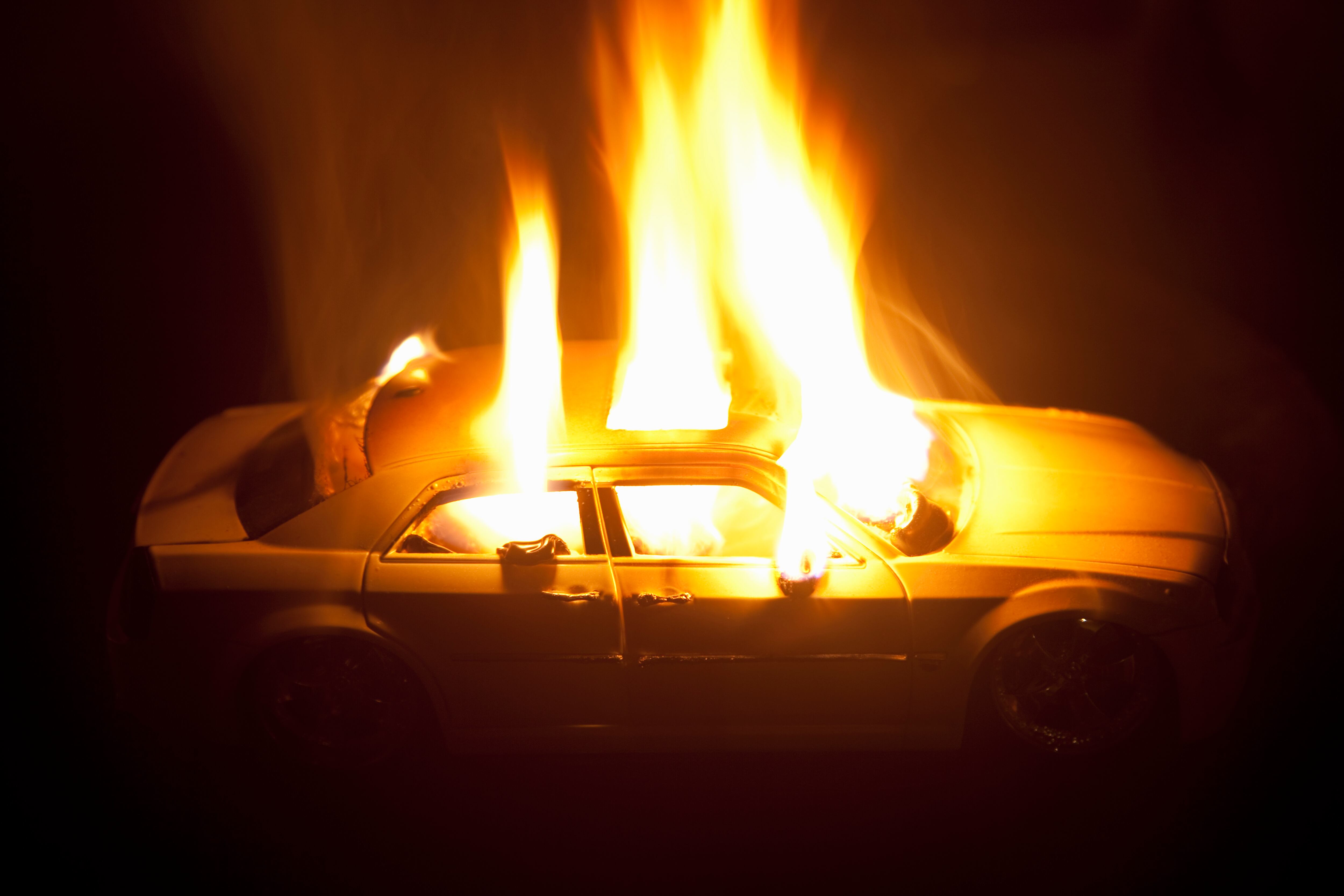 Los parqueaderos en Colombia, no están preparados para atender una emergencia por el incendio de un carro eléctrico, según  la Asociación Nacional de Protección Contra Incendios (ANRACI).