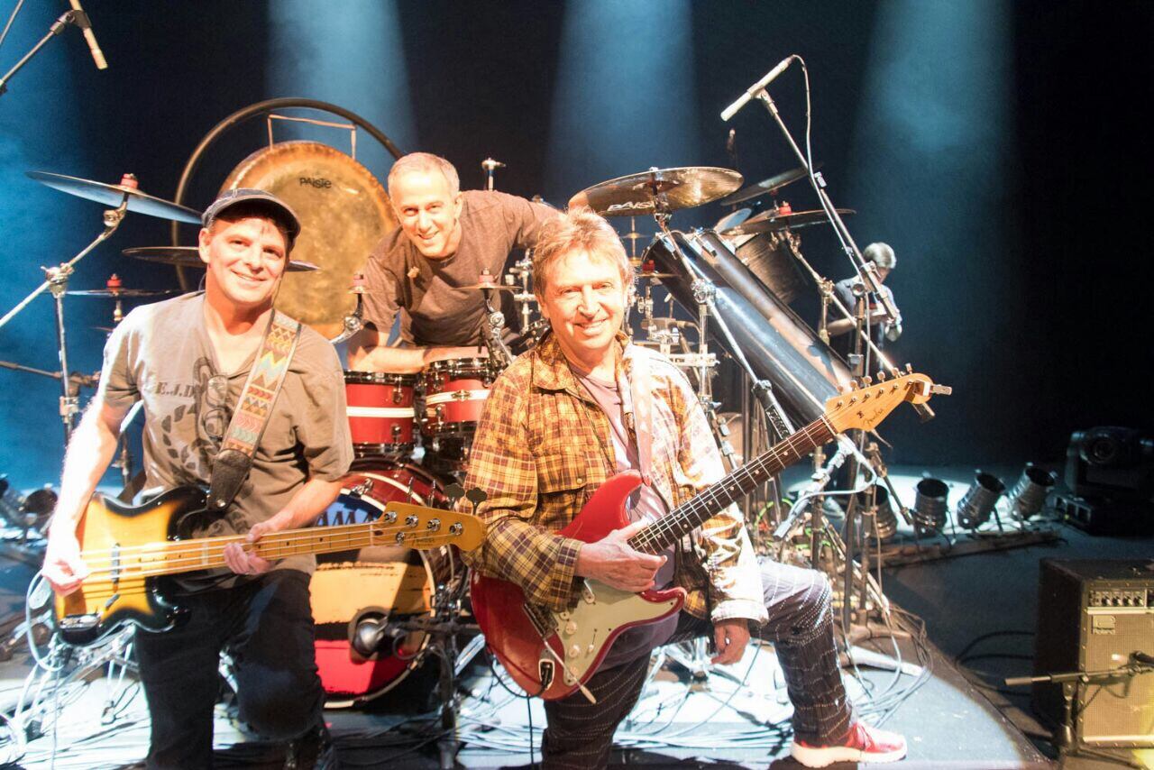 Call The Police / Andy Summers toca los éxitos con Rodrigo Santos de Barão Vermelho y João Barone (de Paralamas do Sucesso).