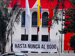 Valla que se instaló en la sede del Partido Liberal en Bogotá.