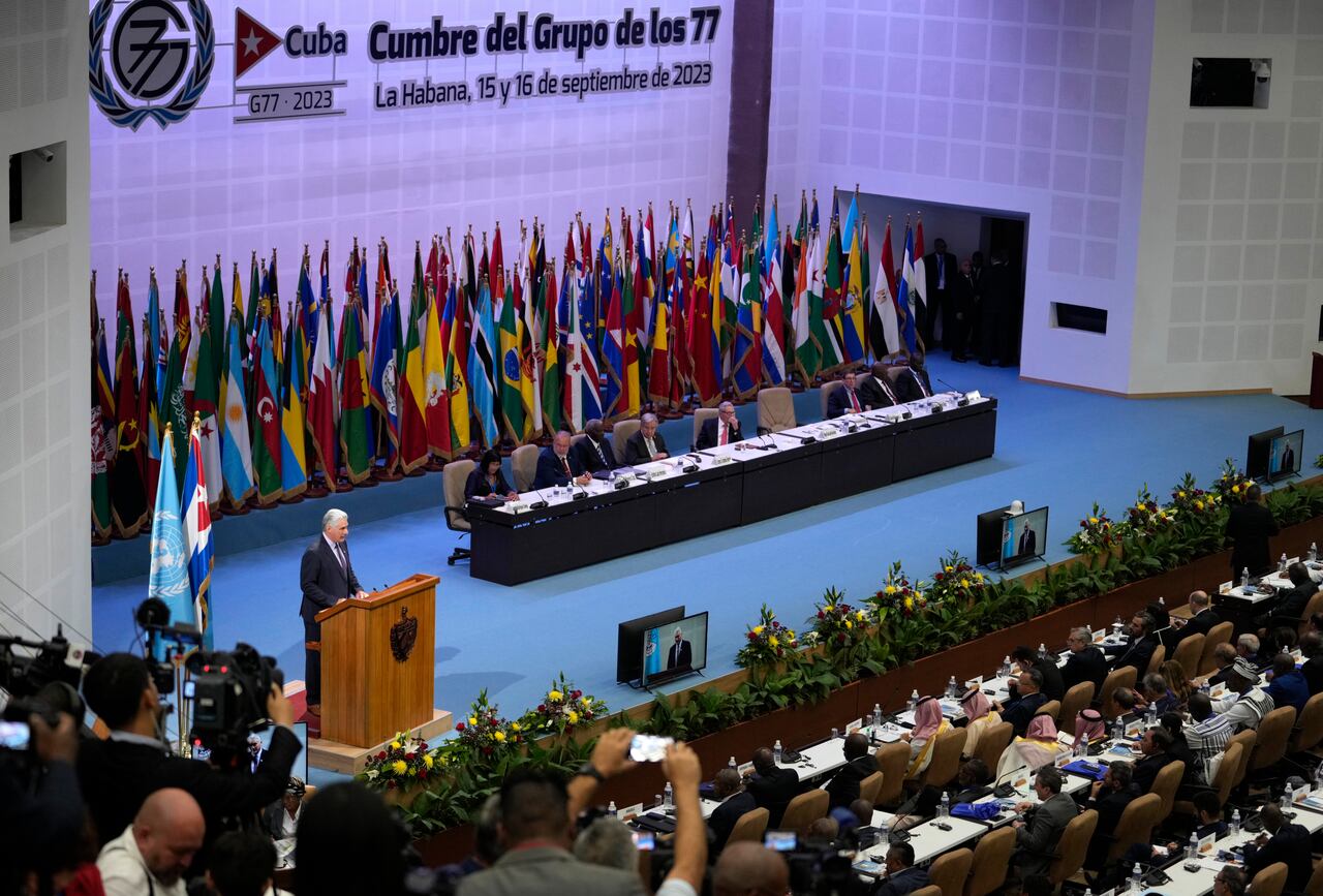 El presidente de Cuba, Miguel Díaz Canal, se dirige a los líderes que asisten a la cumbre del G77 + China en La Habana, Cuba, el viernes 15 de septiembre de 2023. (Foto AP/Ramon Espinosa)El presidente de Cuba, Miguel Díaz Canal, se dirige a los líderes que asisten a la cumbre del G77 + China en La Habana, Cuba, el viernes 15 de septiembre de 2023. (Foto AP/Ramon Espinosa)