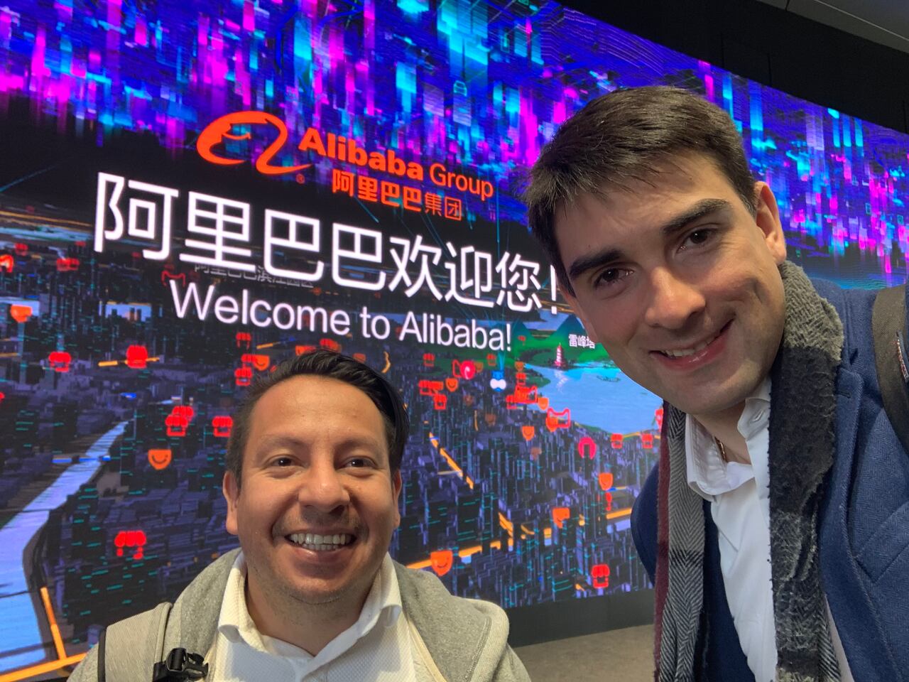 Los fundadores de Conexión Educativa Asia, Óscar Blanco y Juan Diego Montoya