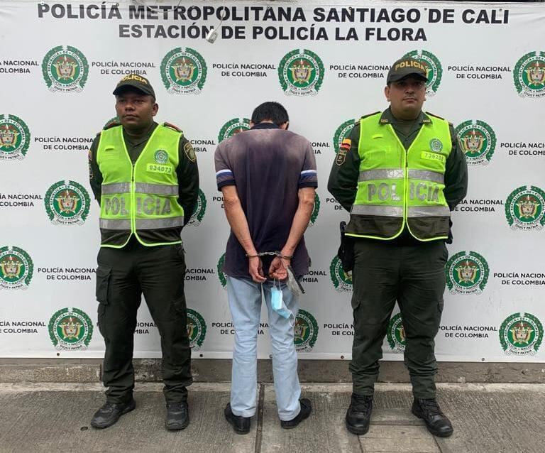 El capturado y los elementos hurtados junto al vehículo, fueron dejados a disposición de la autoridad competente.