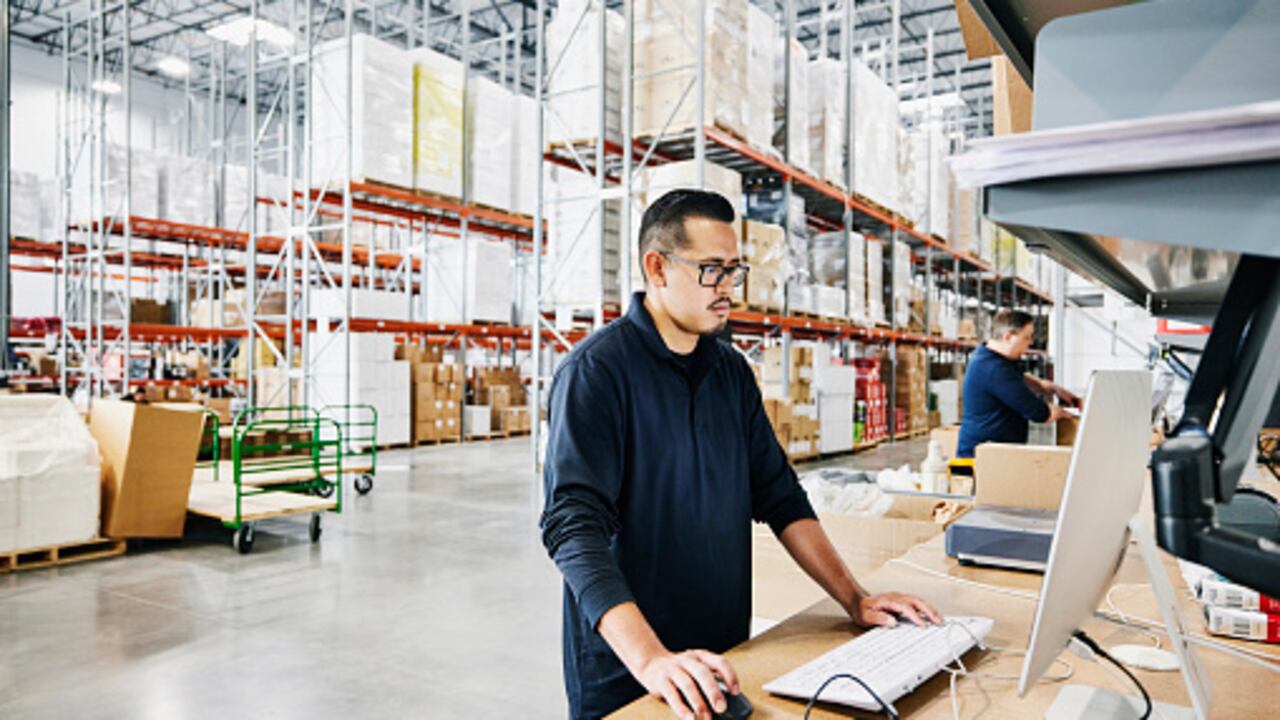 La formación técnica les permite responder a las necesidades cambiantes de las industrias, adaptándose a nuevos desafíos y tecnologías.