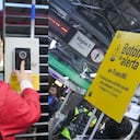 TransMilenio inició la instalación de botones de alerta en la estación Minuto de Dios como parte de una estrategia para fortalecer la seguridad y la atención de emergencias en el sistema.