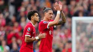 Luis Díaz junto a su compañero Darwin Núñez en el Liverpool de Inglaterra.