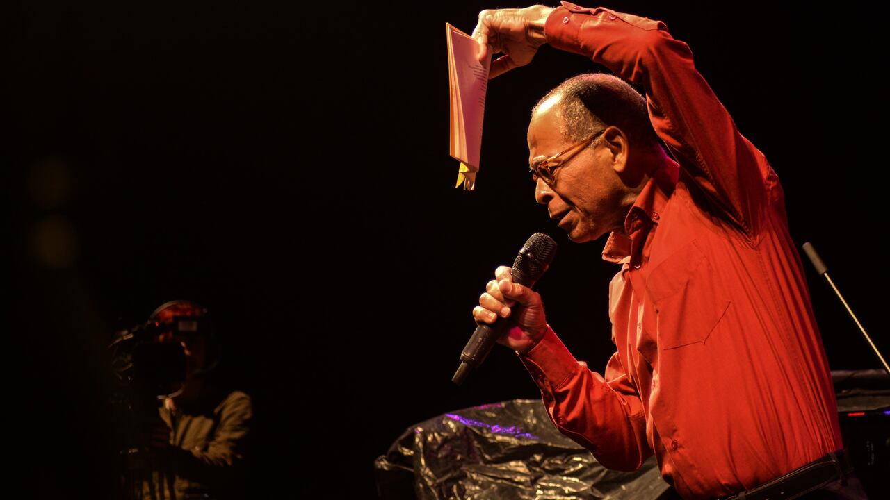 Rudsel Idisora, poeta invitado de Curazao durante la edición 28° del FIPM.