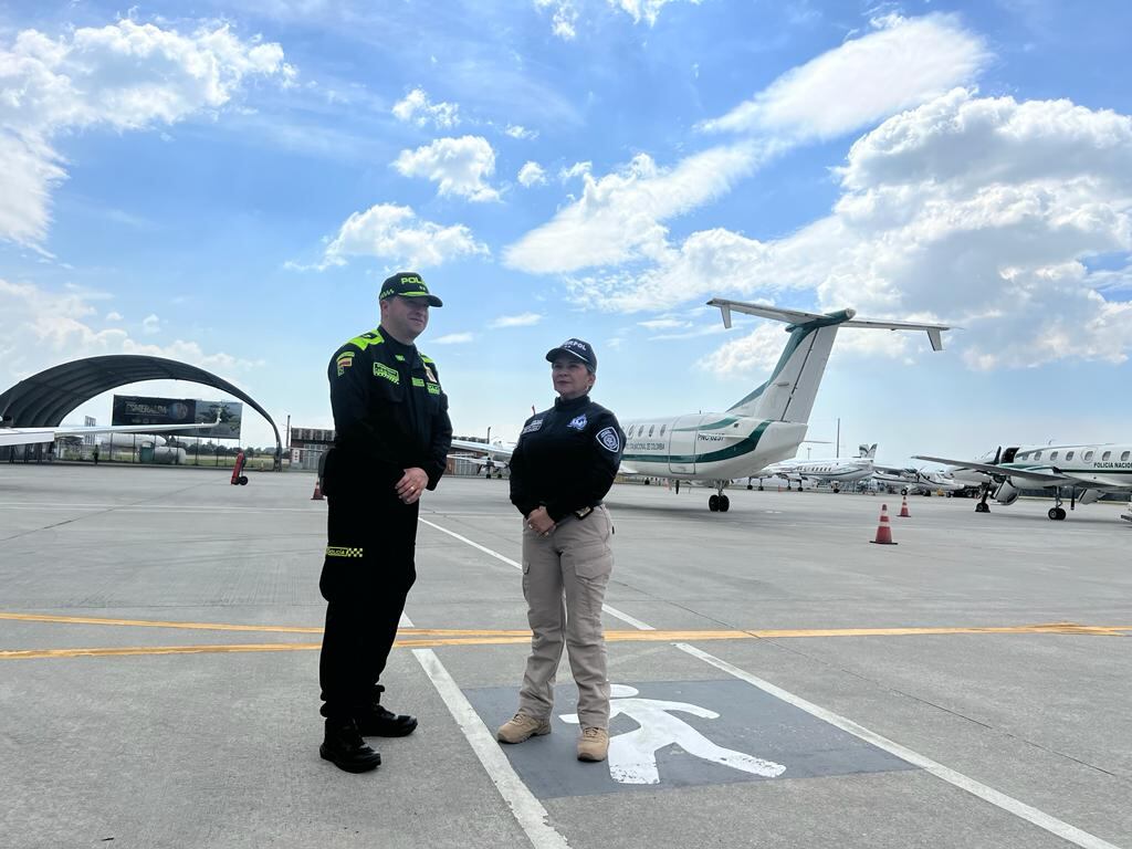 La coronel Olga Patricia Salazar, directora de la Dijín y el general comandante de la Mebog, viajaron hasta Panamá a traer al presunto asesino de la DJ.