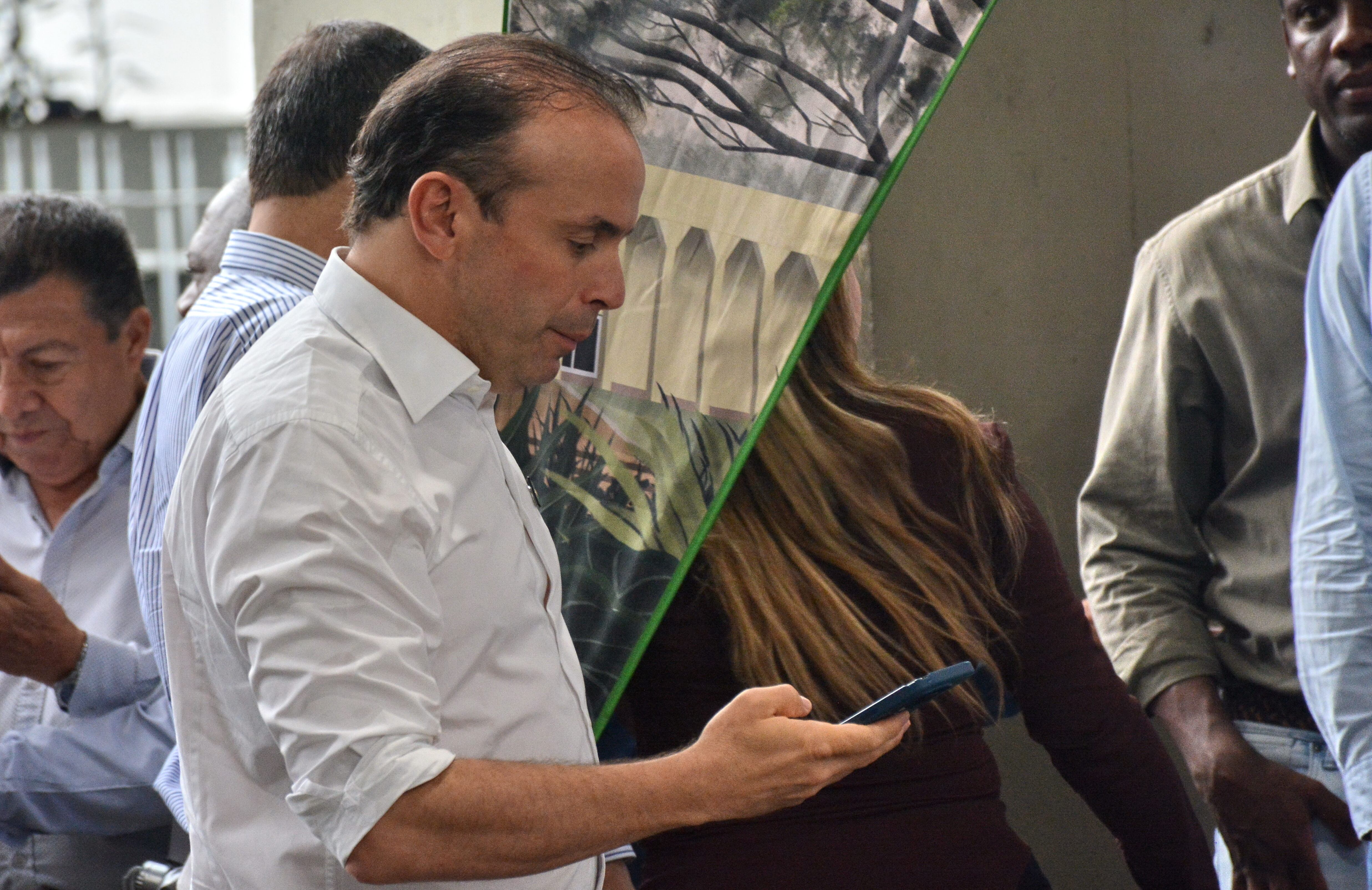 El alcalde de Cali, Alejandro Eder, anunció este viernes una nueva medida sobre los impuestos en la ciudad. Se trata del ‘Predial Social’, una novedosa estrategia con la que se busca ayudar a los deudores caleños en situación de vulnerabilidad. Foto Jorge Orozco / El País