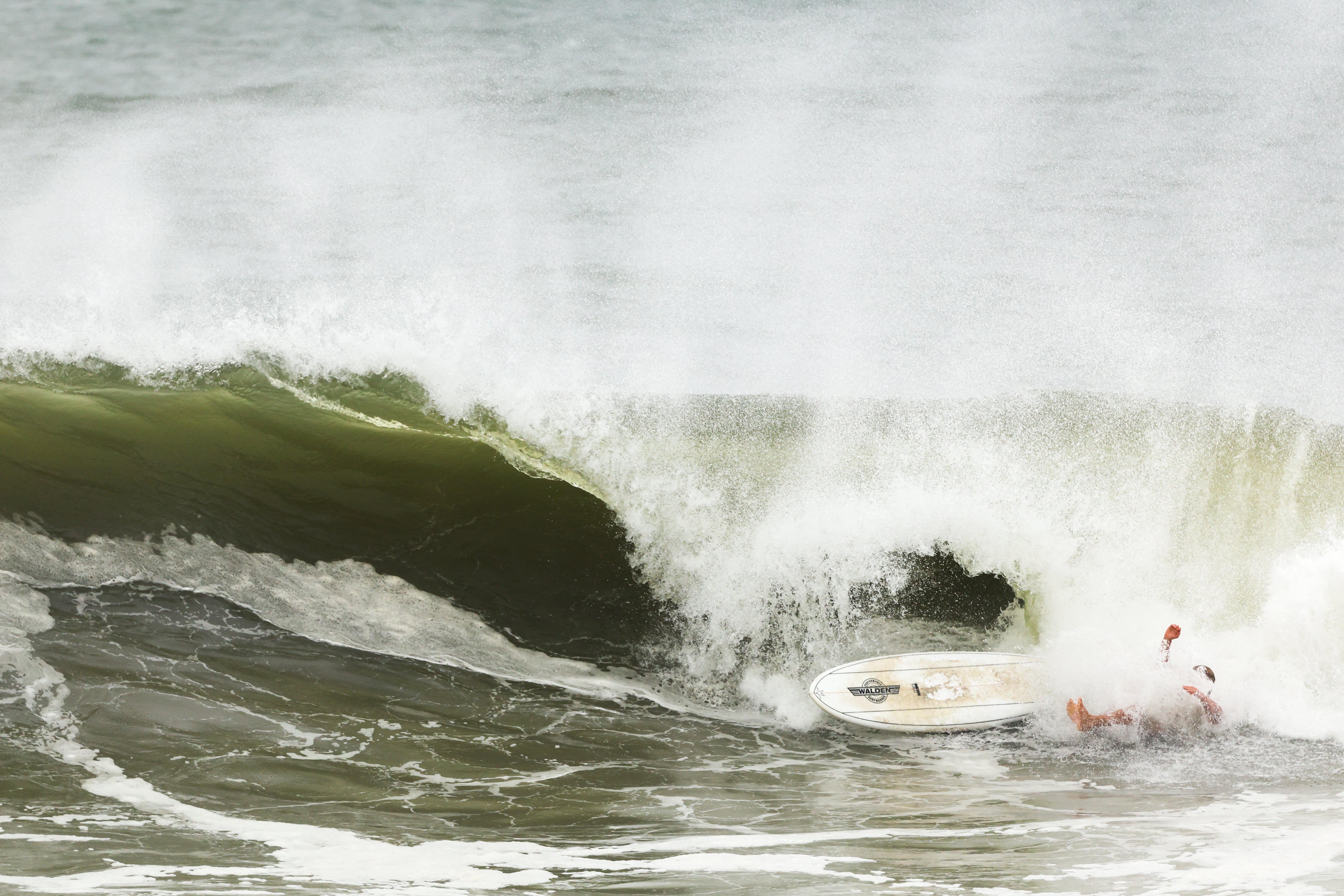 Grandes olas provocadas Huracán Erin