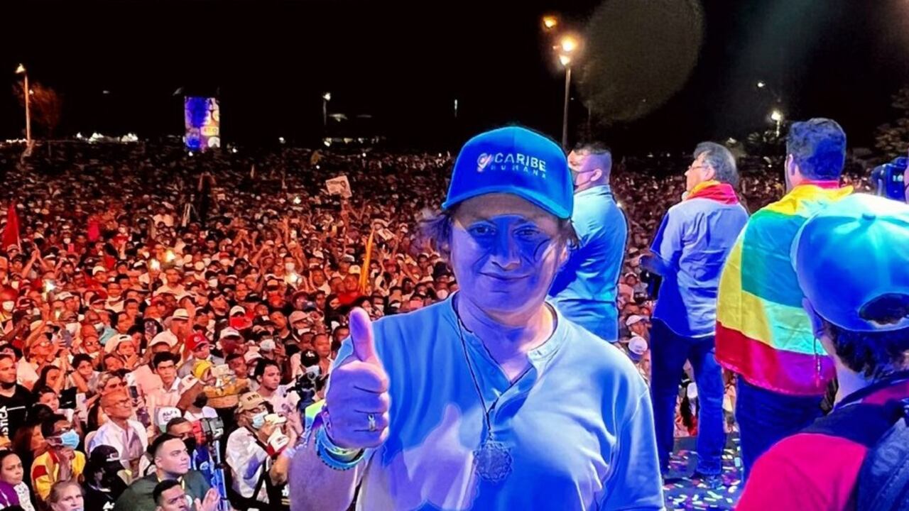 Juan Fernando Petro haciendo campaña por el Pacto Histórico.