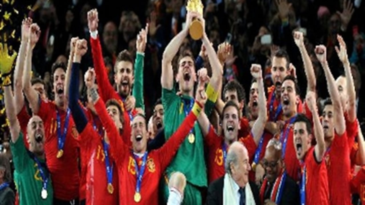 España se consagra campeona mundial de fútbol por primera vez el 11 de julio.