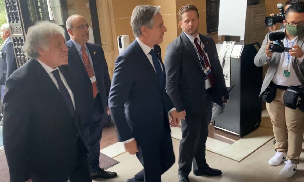 El diplomático estadounidense fue recibido por el Secretario General de la OEA