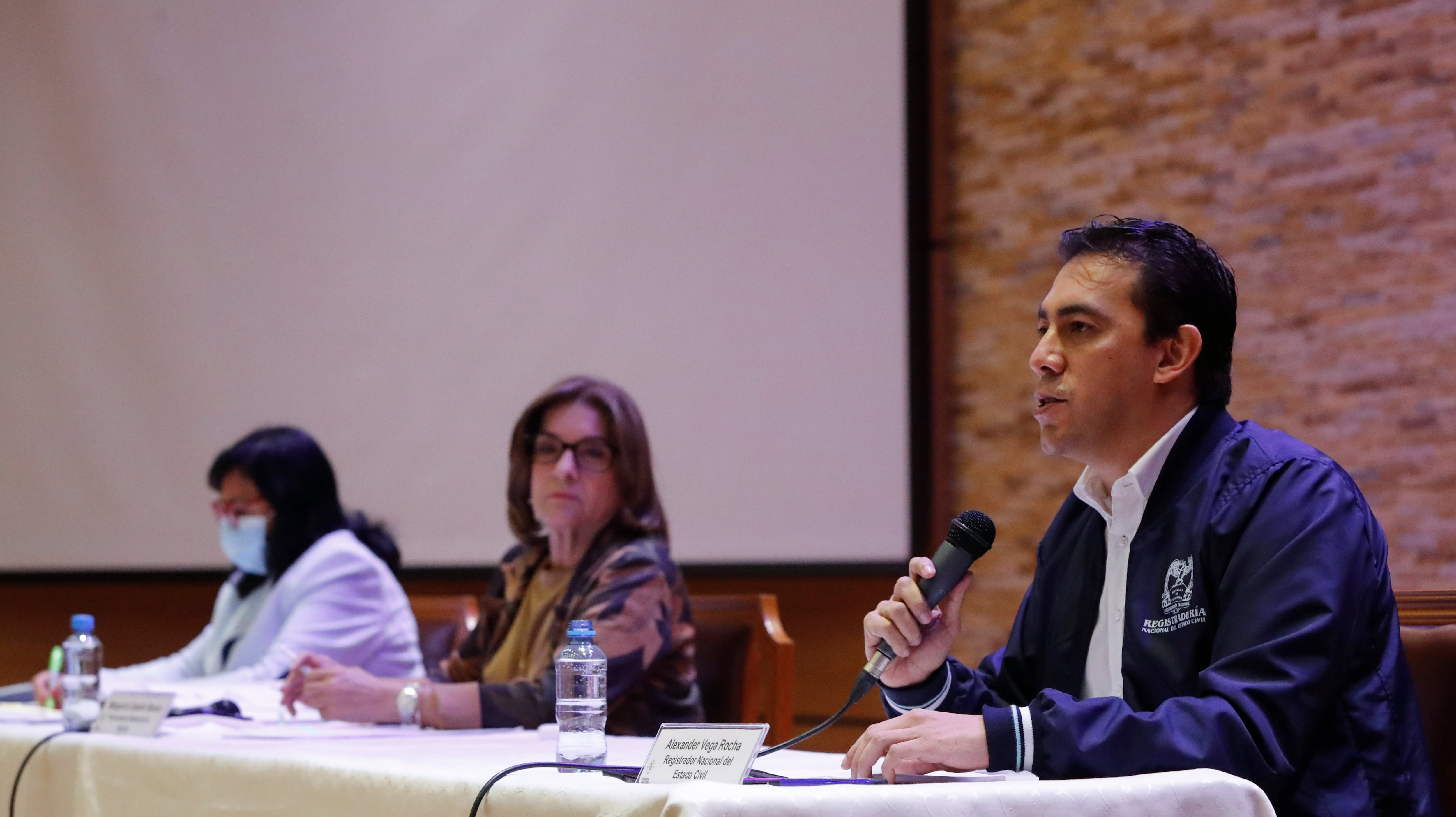 En rueda de prensa, la Procuradora General de la Nación, Margarita Cabello, la Presidenta del Consejo Nacional Electoral, Doris Méndez y el Registrador Nacional del Estado Civil, Alexander Vega Rocha, hablarán sobre la vigilancia a los procesos electorales, en especial de los Consejos Municipales y Locales de Juventud
Bogota Julio 28 del 2021
Foto Guillermo Torres Reina / Semana