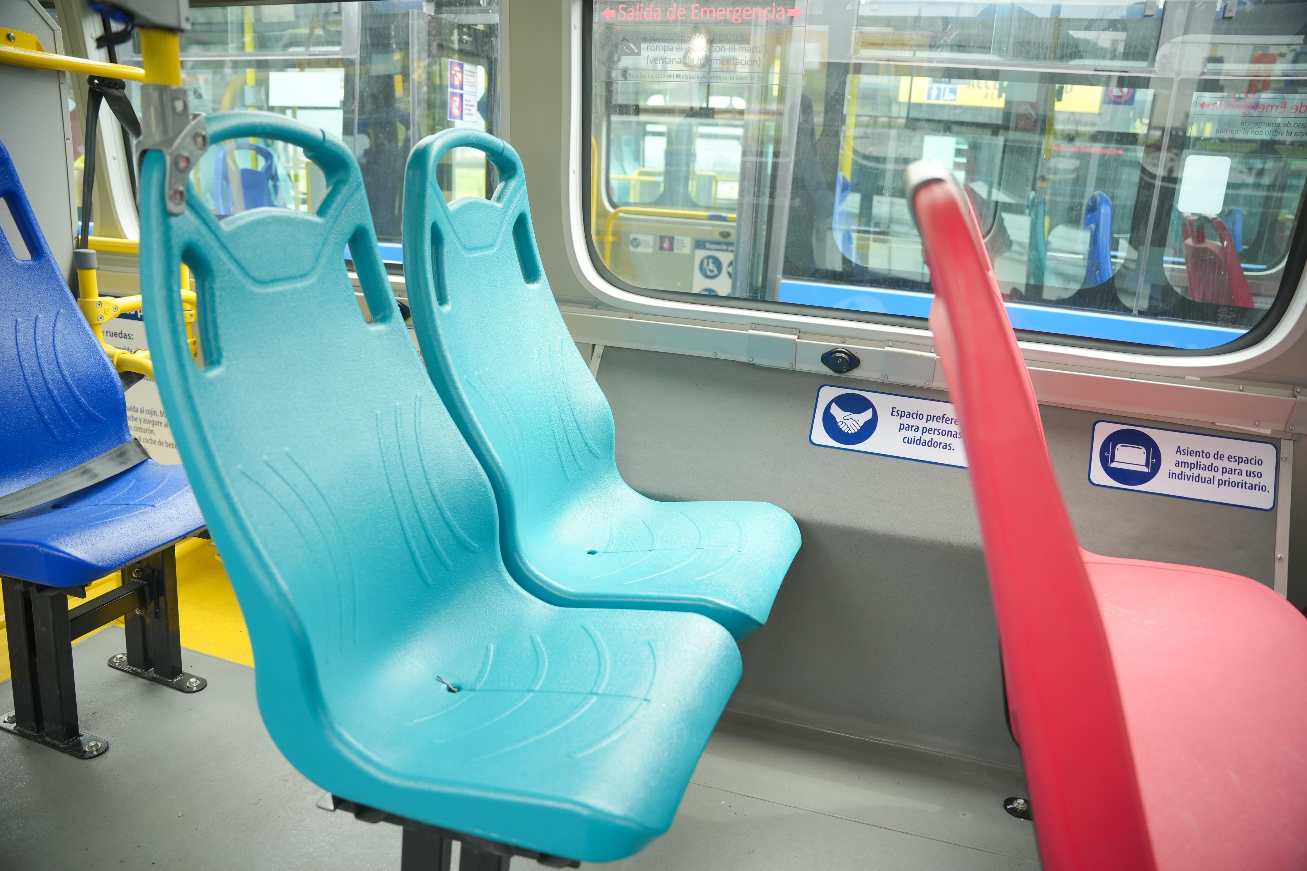 ¿Qué significa el color de las nuevas sillas en TransMilenio? Ya empezaron a funcionar