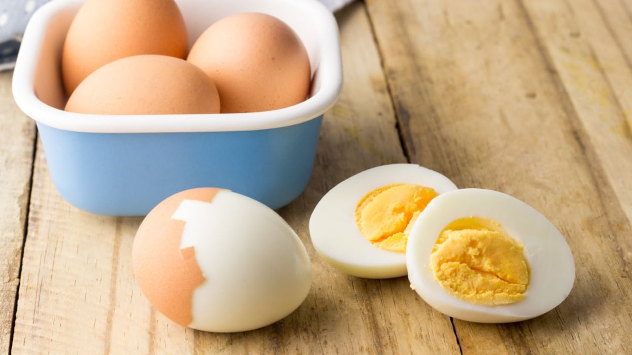 Ingrediente ‘secreto’ para pelar un huevo duro a la perfección