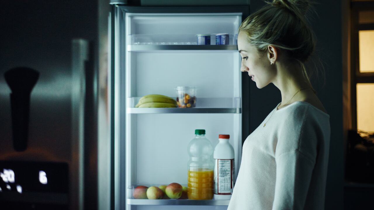 El consumo de alimentos en el horario nocturno debería ser selectivo, según nutricionistas. Foto: Getty Images