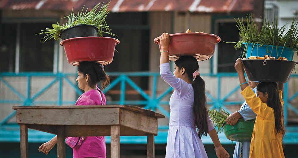 La mujer es parte neurálgica en la economía creativa, la ciencia y la tecnología; así como un pilar de las familias.