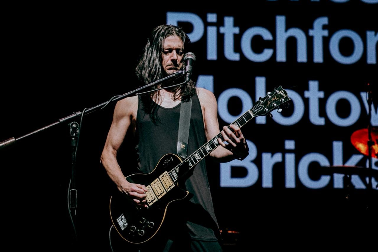 Tom Morello y su Freedom Fighter Orchestra en el Teatro JEG, el 19 de marzo en Bogotá.