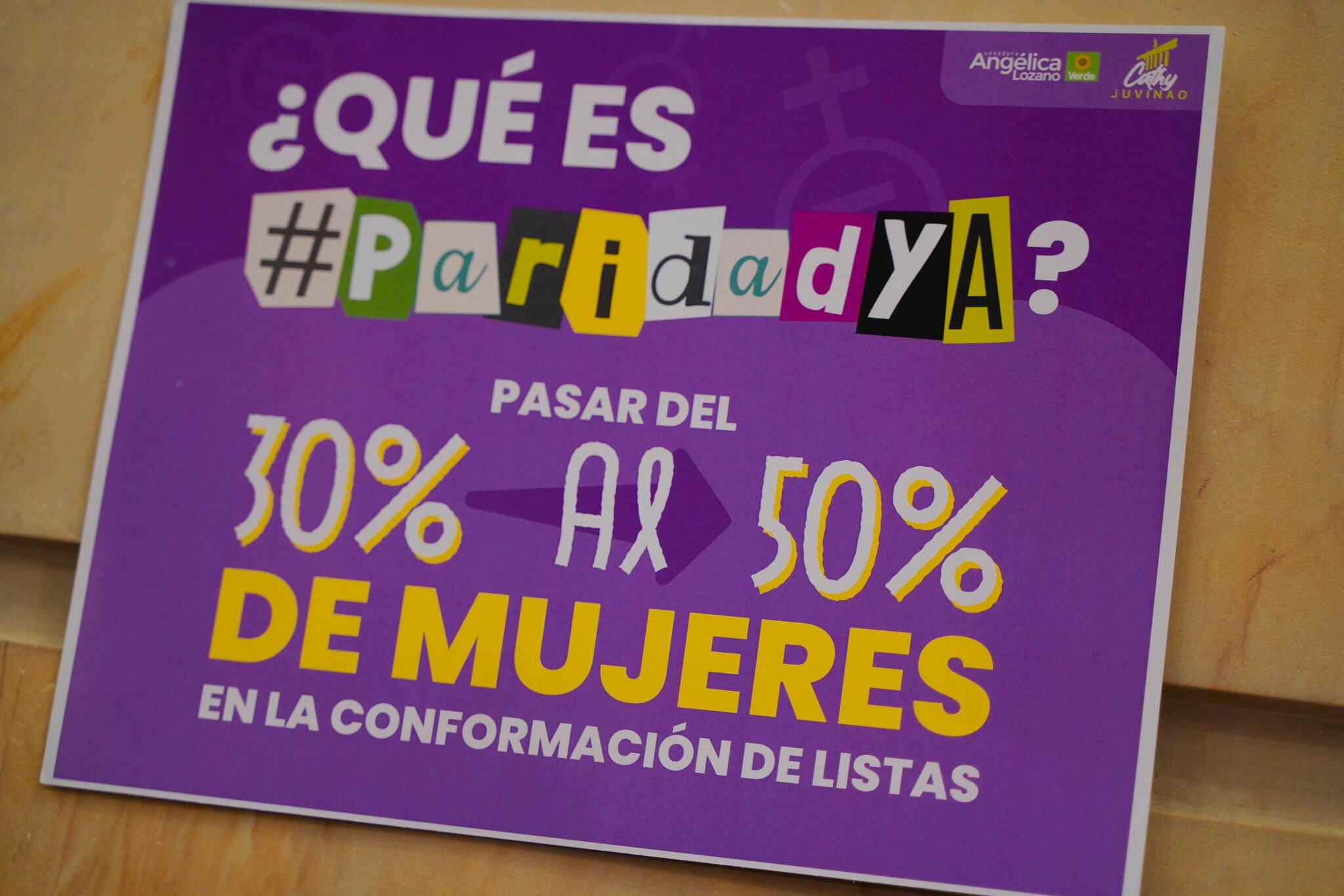 Fotografía cartel paridad ya