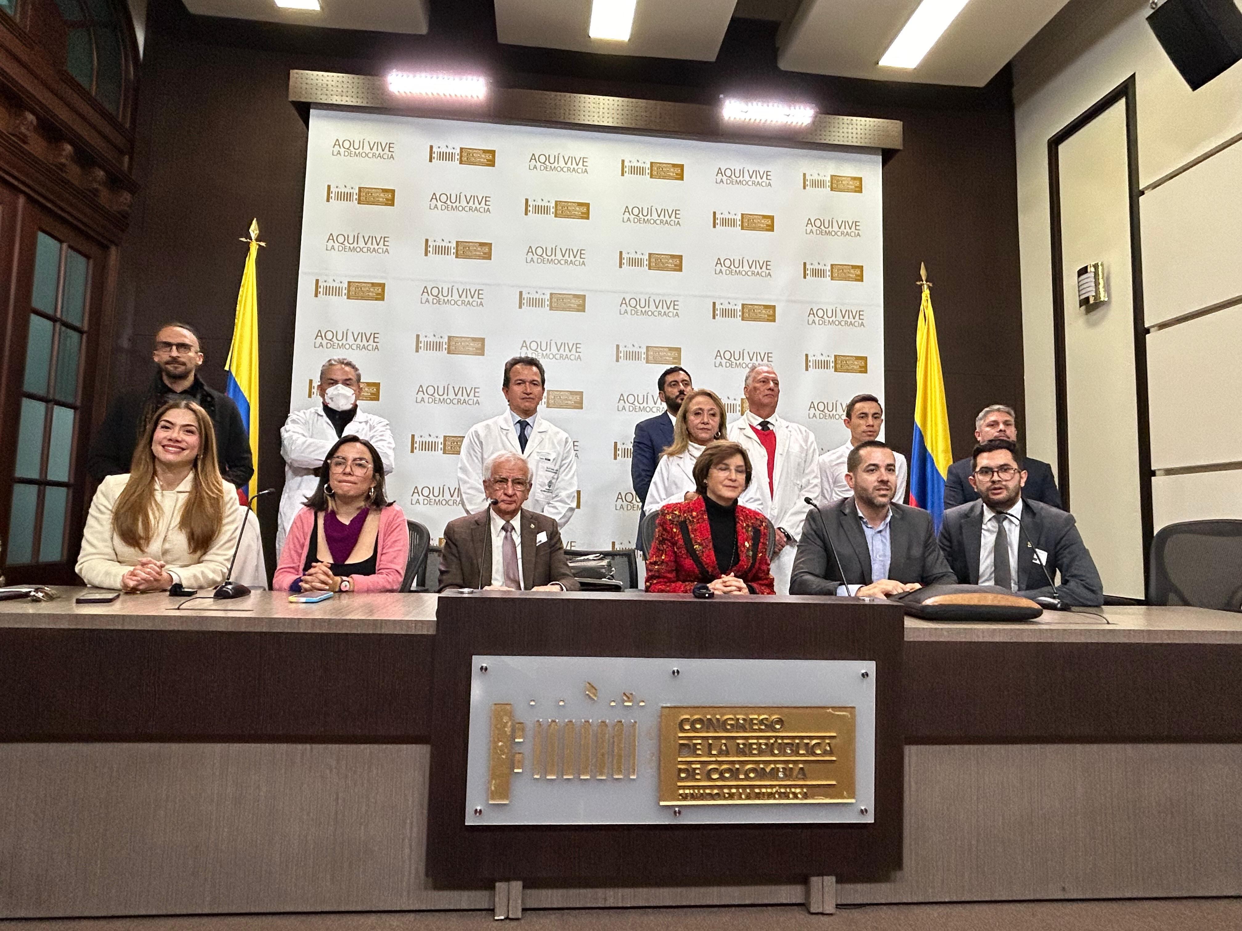 La bancada independiente del Congreso y la red de sociedades médicas y científicas de Acuerdos Fundamentales manifestaron su preocupación por la acumulación de los proyectos de reforma a la salud.