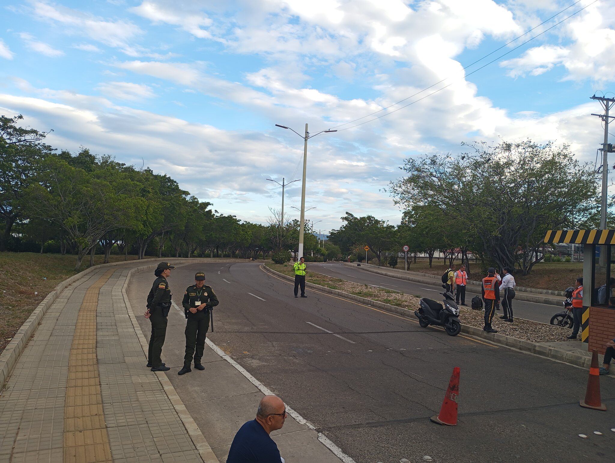 Así está la entrada al aeropuerto de Cúcuta.