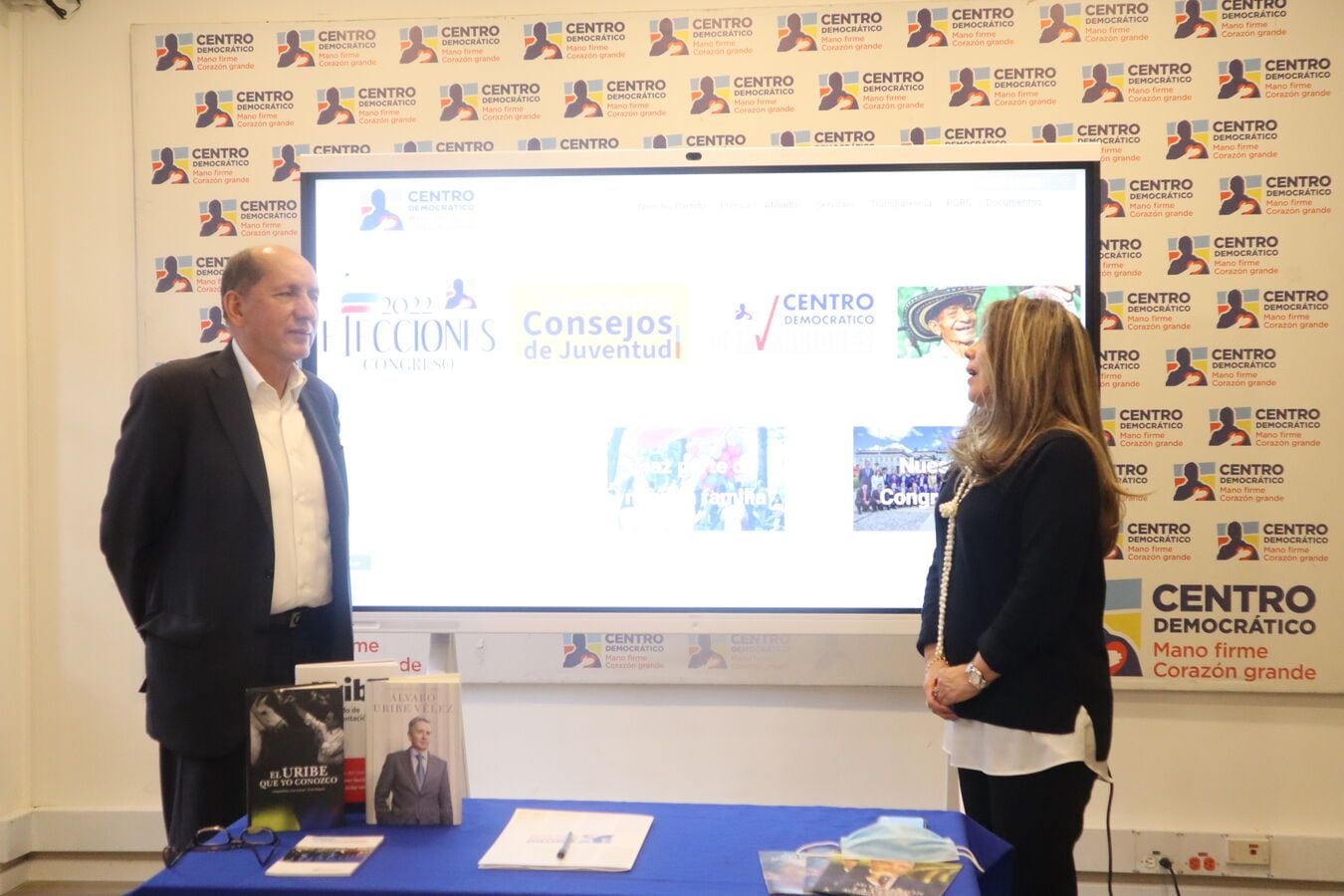 General Luis Mendieta, oficialmente es candidato al Senado por el Centro Democrático.