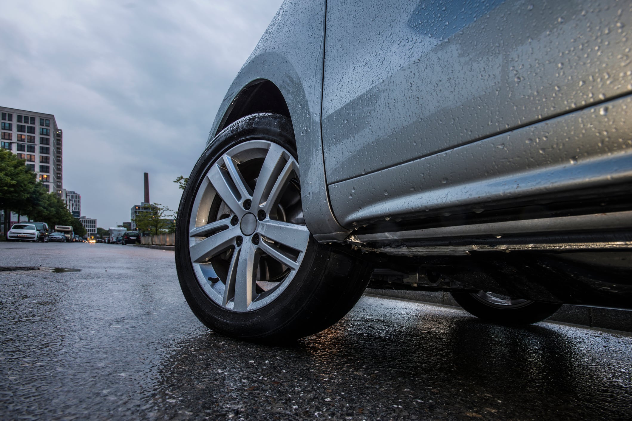 Carro de enseñanza arrolla a motociclista que termina muerta en Bogotá