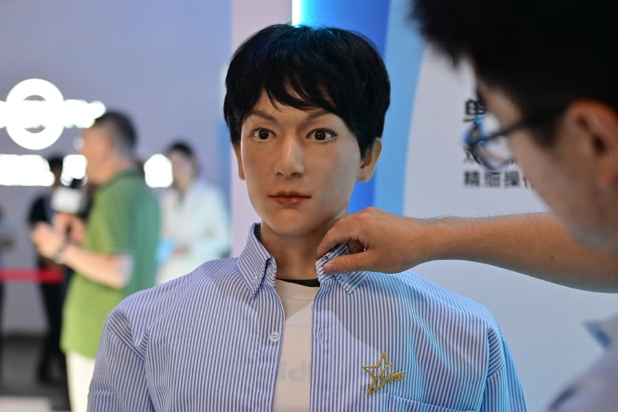 Por primera vez, un androide participará como alumno regular en un posgrado académico.