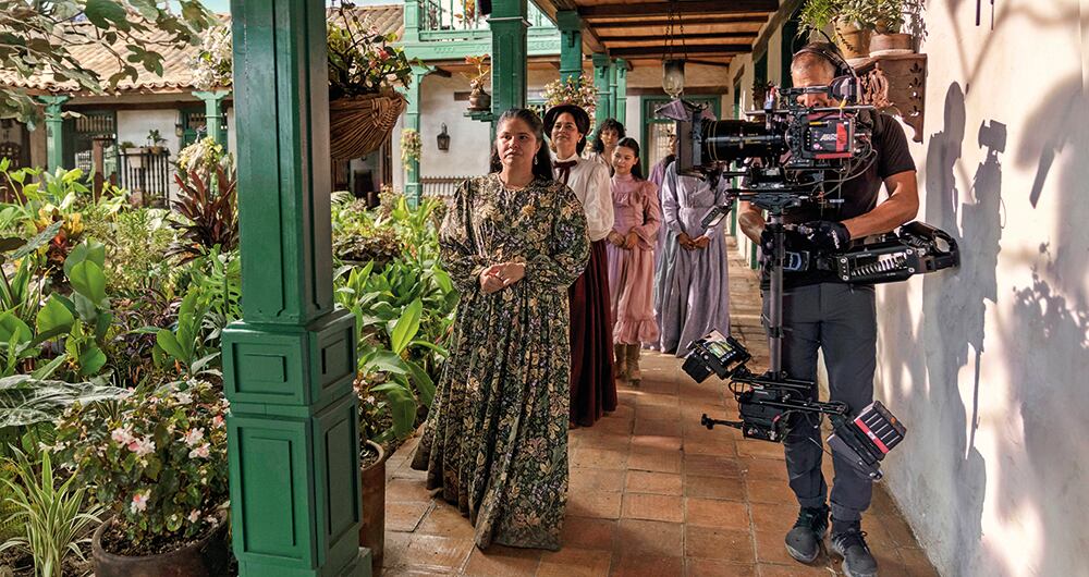 Lo que suman los actores es notable y refleja lo que entregaron miles de personas detrás de cámaras, con amor y sacrificio, para hacer la historia.