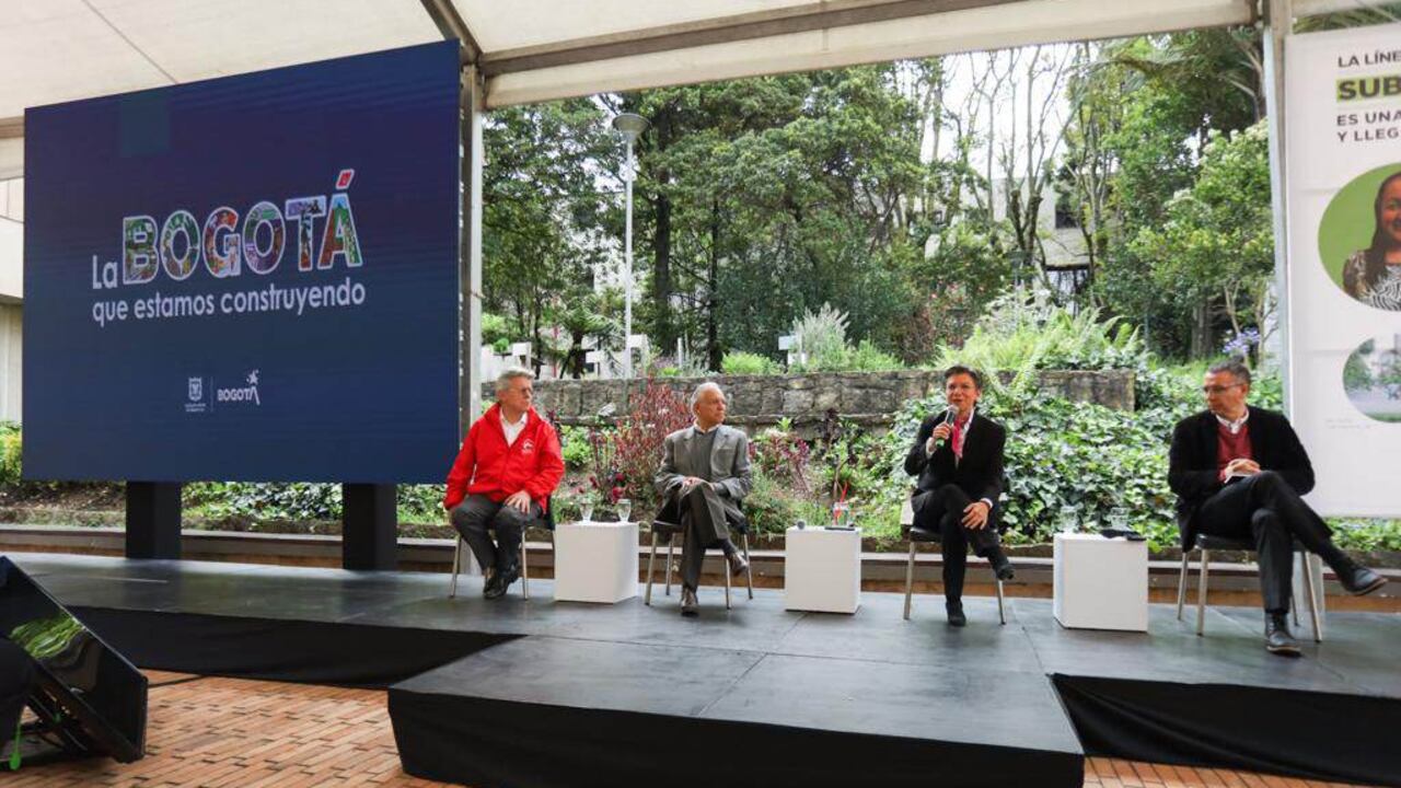 El gerente de la Empresa Metro, Leónidas Narváez; el ministro de Hacienda, Ricardo Bonilla; la alcaldesa, Claudia López; y el ministro de Transporte, William Camargo, dieron inicio al proceso de licitación.