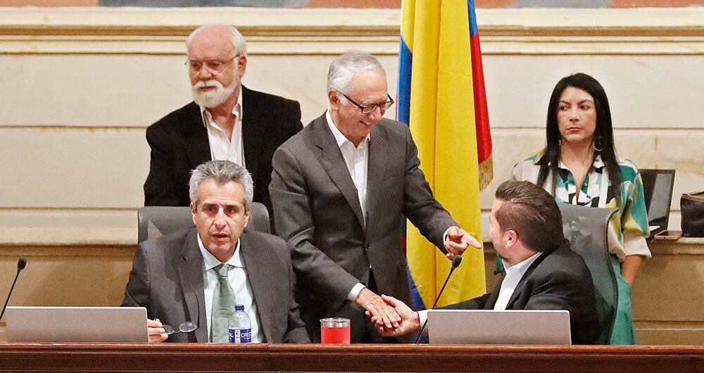  La reforma a la salud fue aprobada en su segundo debate en la Cámara de Representantes y será analizada en 2024 por el Senado. Tiene pendientes dos debates más.