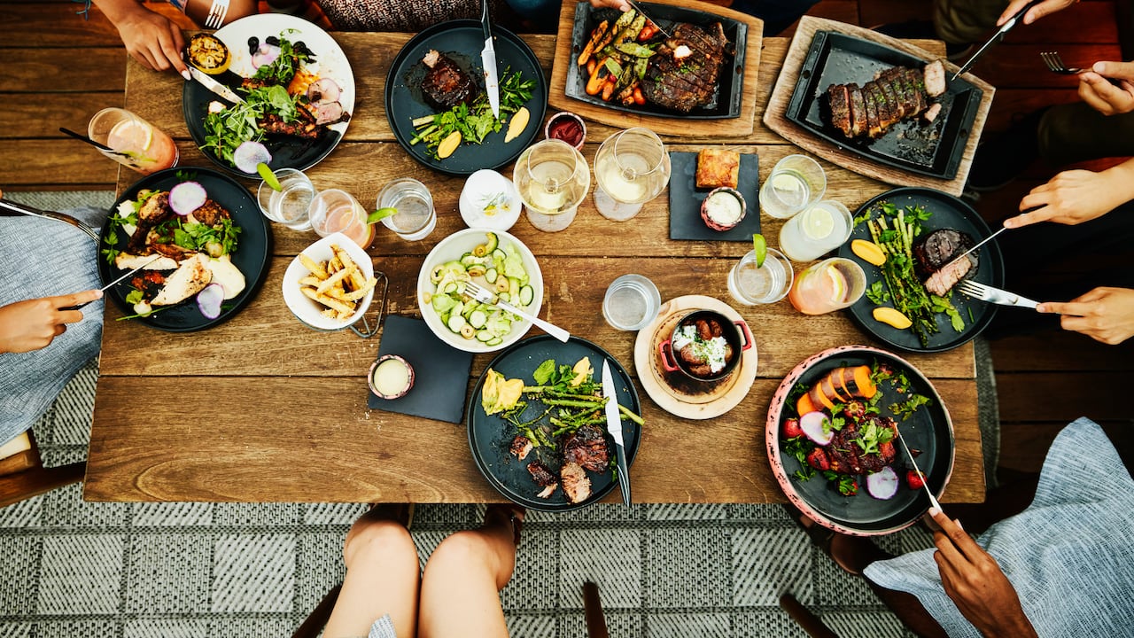 Mantener un plan de alimentación saludable puede mejorar la salud física y mental del cuerpo. Foto: Getty Images.